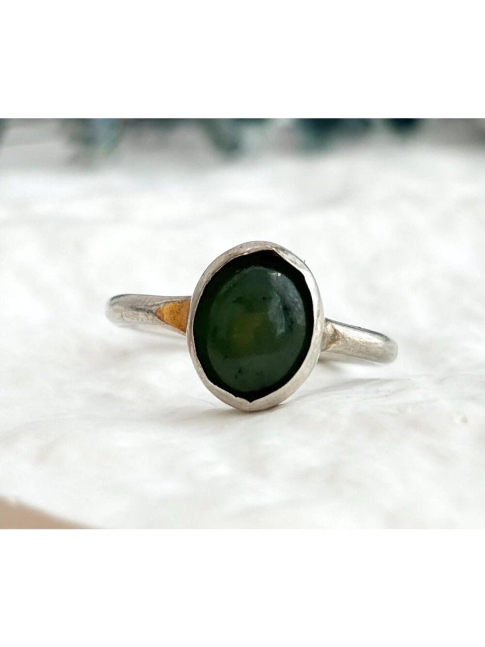 Green Stone Cabochon Silver Toned Vintage Ring - sz 5.75
